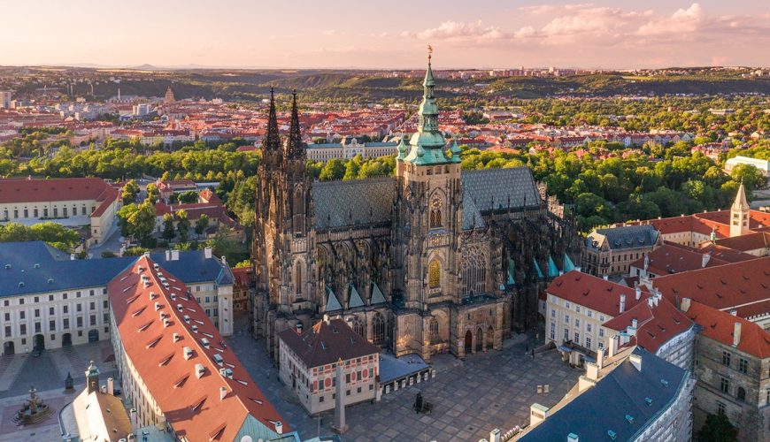 Weekend a Praga: 48 Ore tra Fiabe, Birra e Vicoli Misteriosi